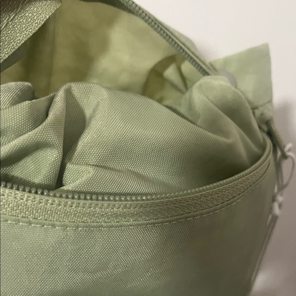 Women's Everyday Tote BGGU in Celedon - Picture 4 of 5